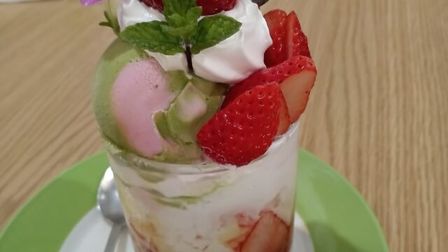 cafe de blueの自家製パフェ