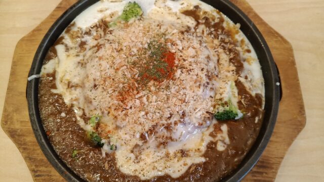 ミツバチカレーのキーマ焼きカレー